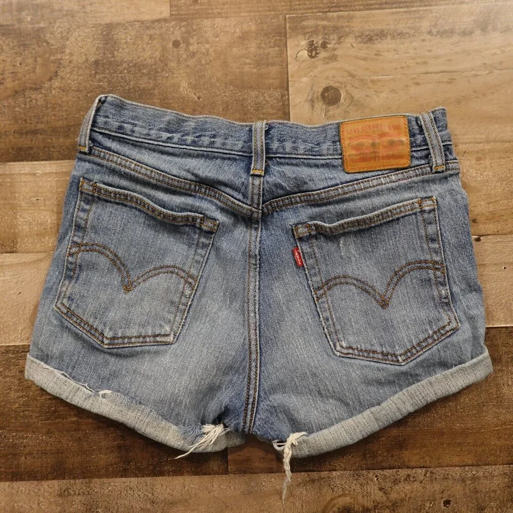 Levi’s 501 Denim Shorts Women’s 28‎ Light Wash Cutoff Vintage White Oak Cone